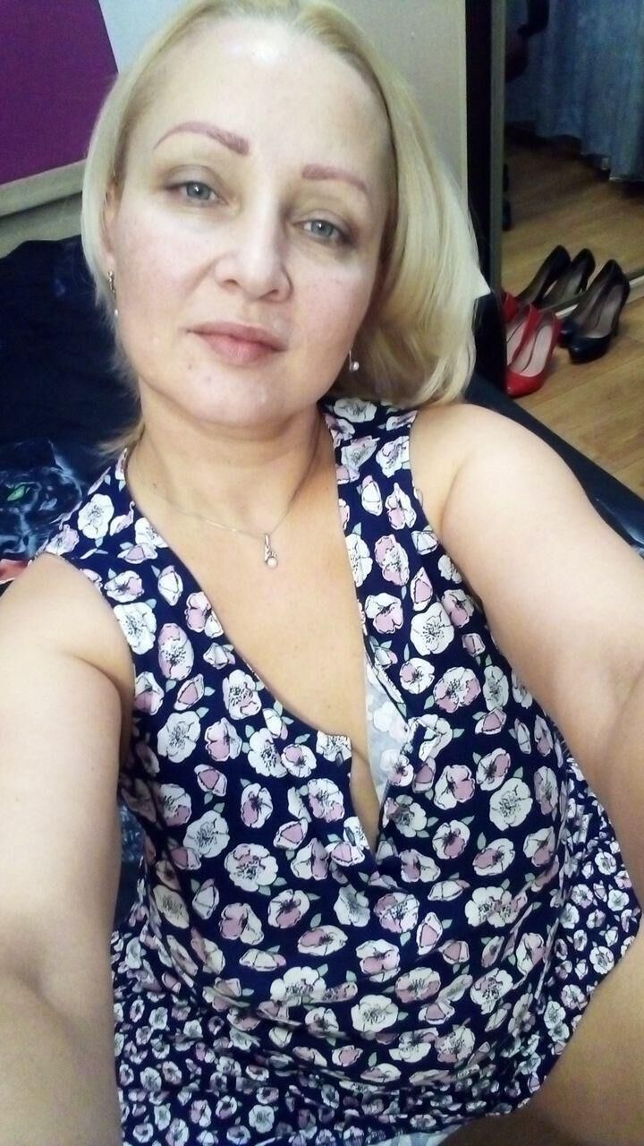 GORGEOUS THICK RUSSIAN BIG TIT MILF