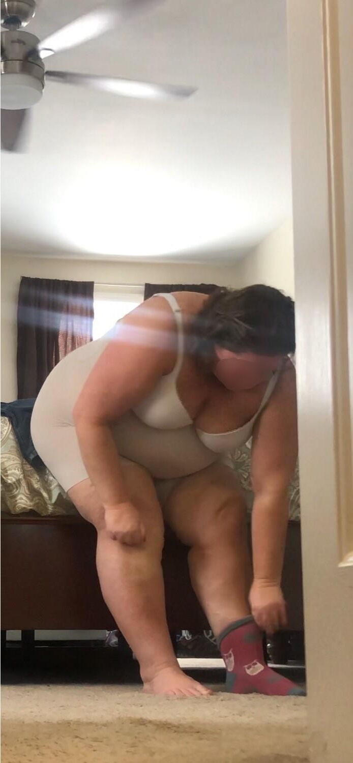 La esposa masiva de BBW muestra su forma de desgaste