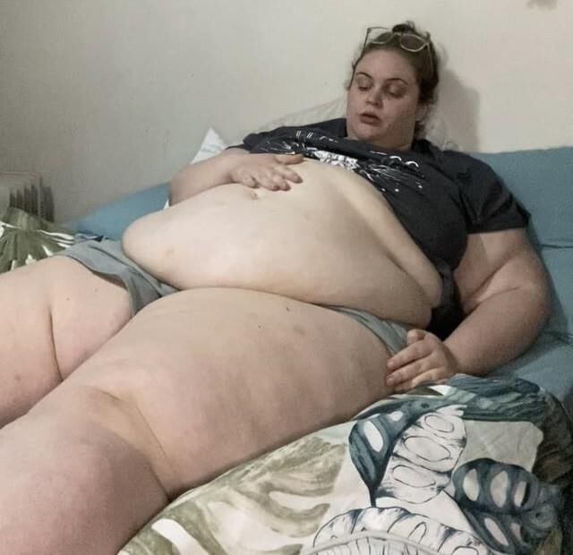 Obese Girls With Big Bellies Make Me Hard