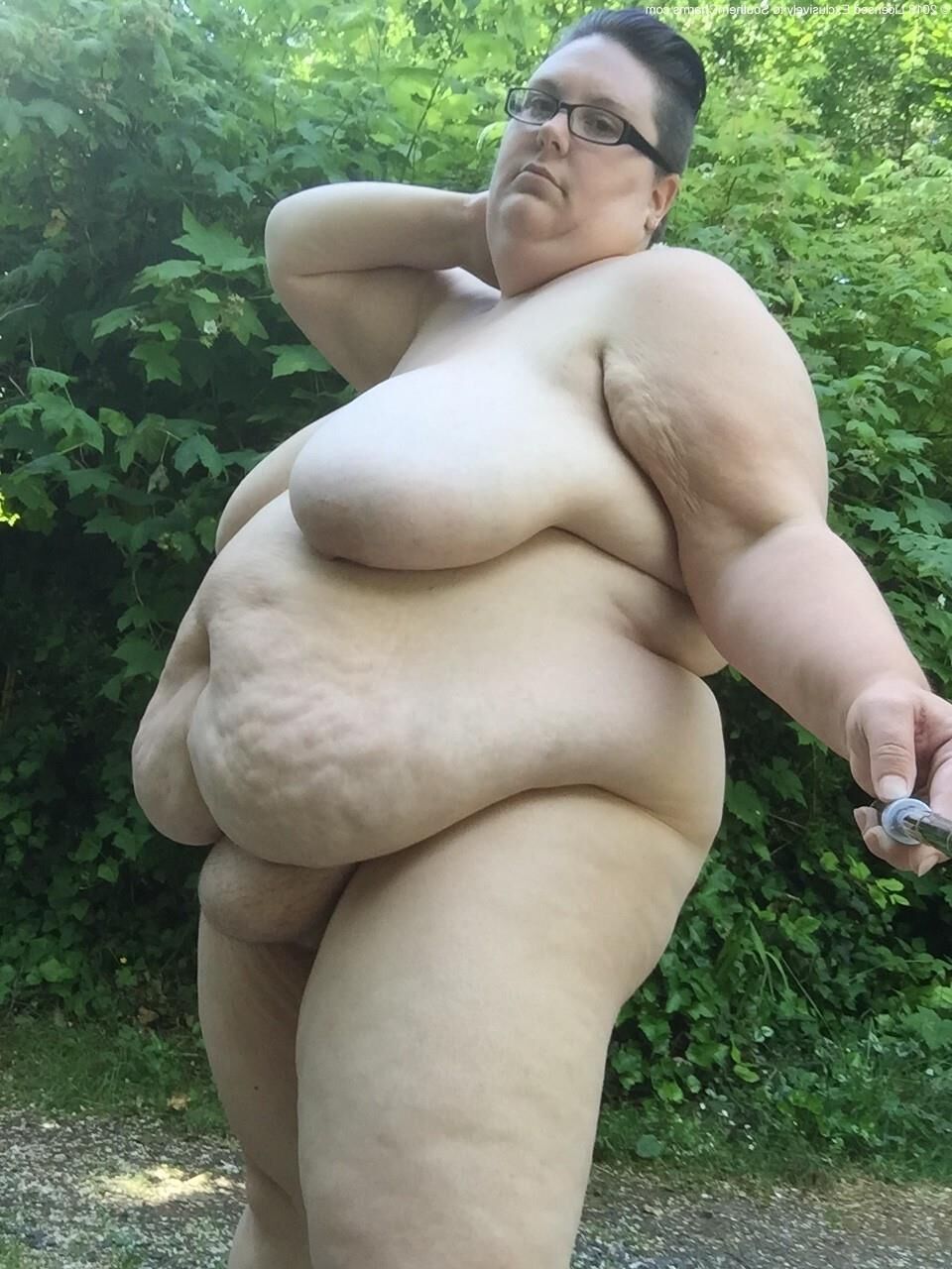 Ssbbw roxy al aire libre desnuda sexy vientre