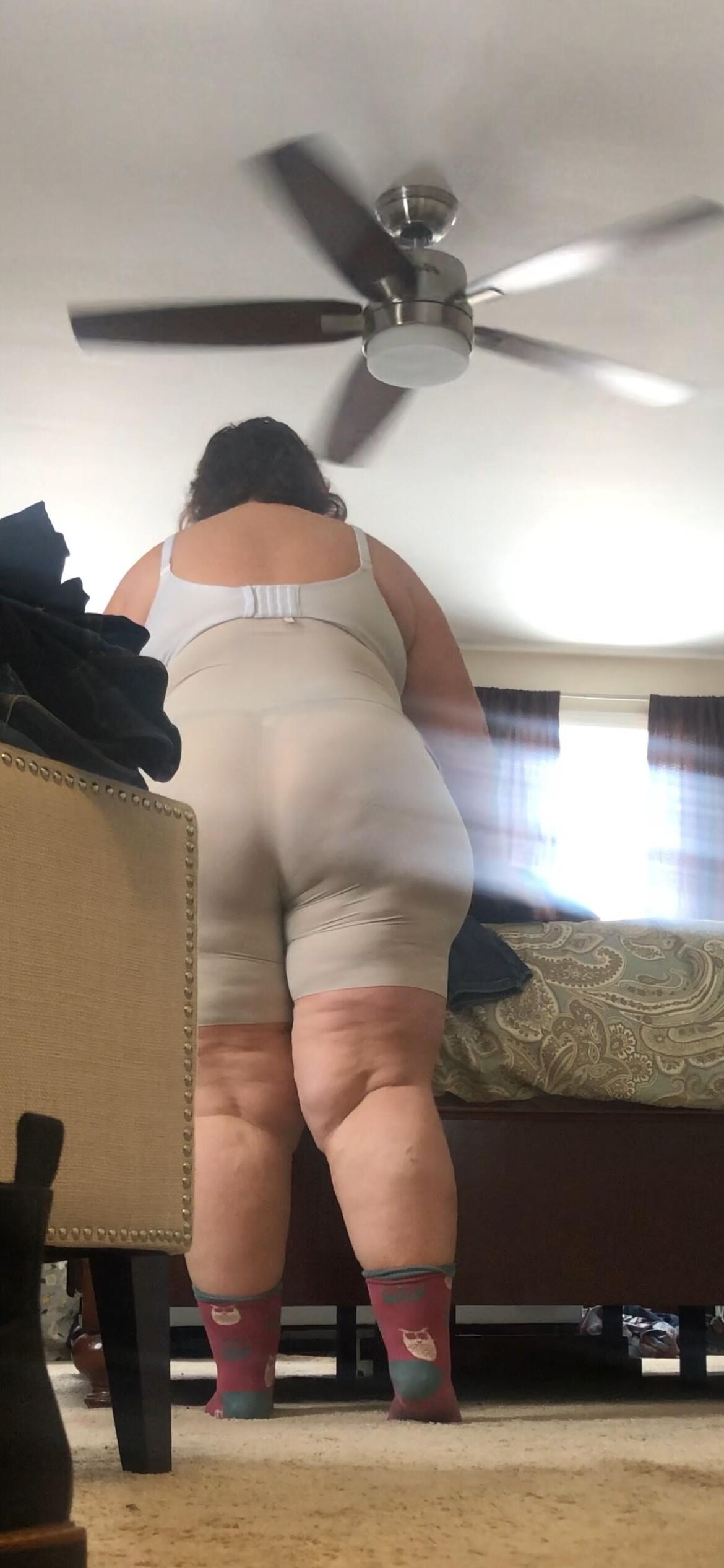 La esposa masiva de BBW muestra su forma de desgaste