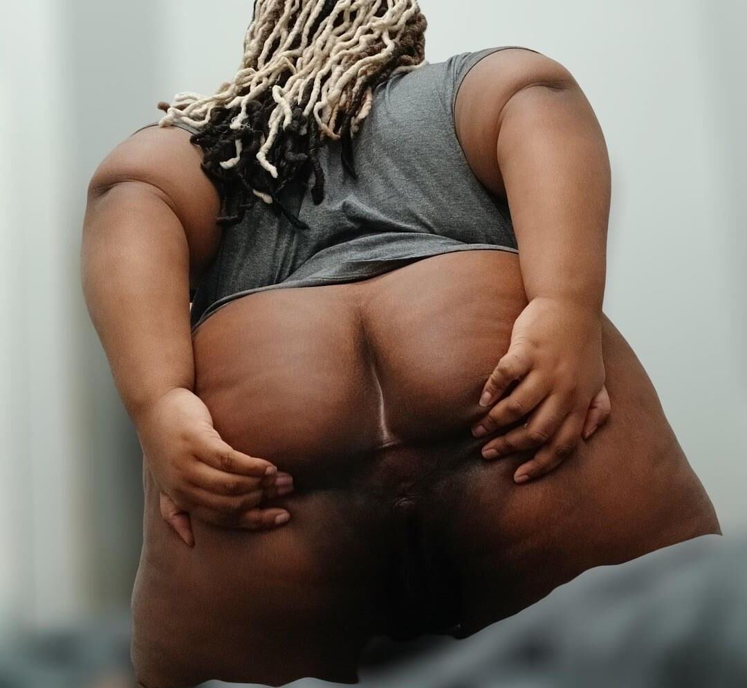 Fat ebony queen