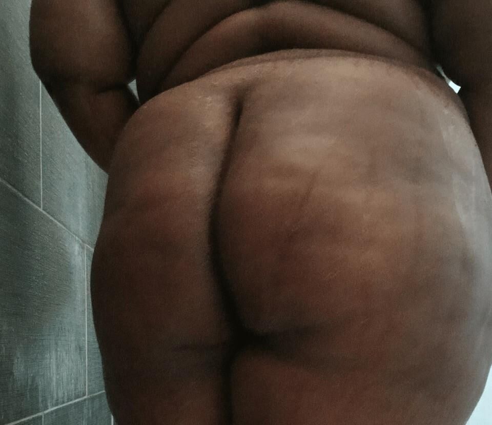 Fat ebony queen