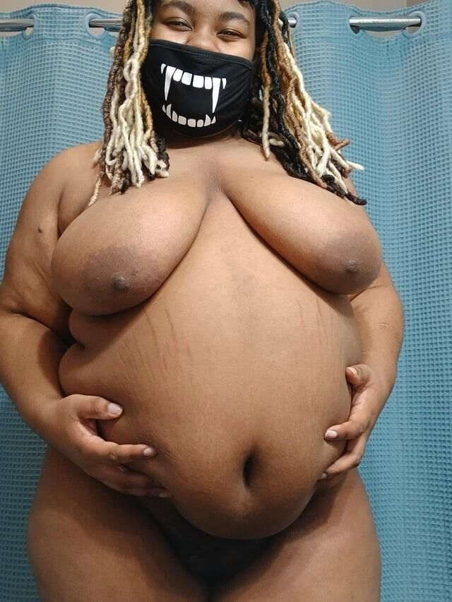 Fat ebony queen