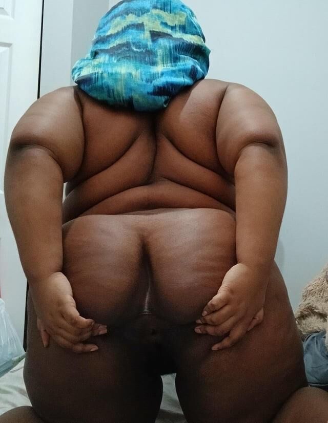 Fat ebony queen