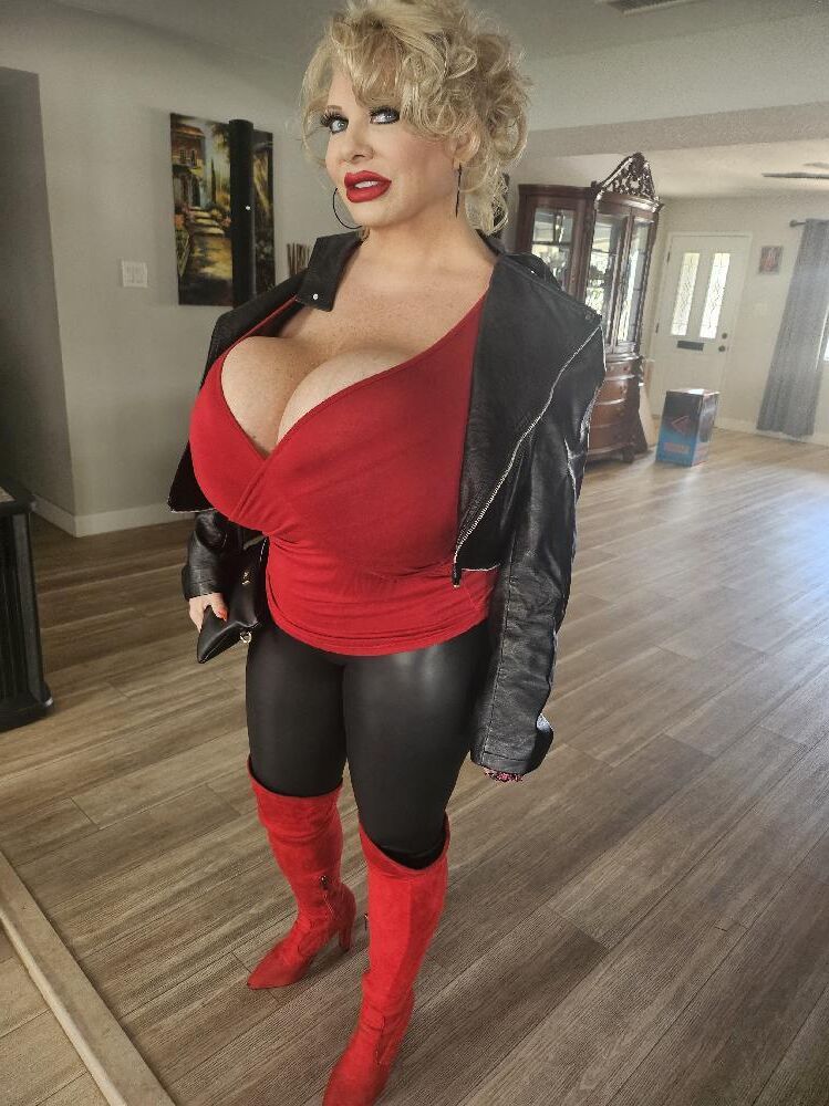 Worlds Best Pornstar Claudia Marie