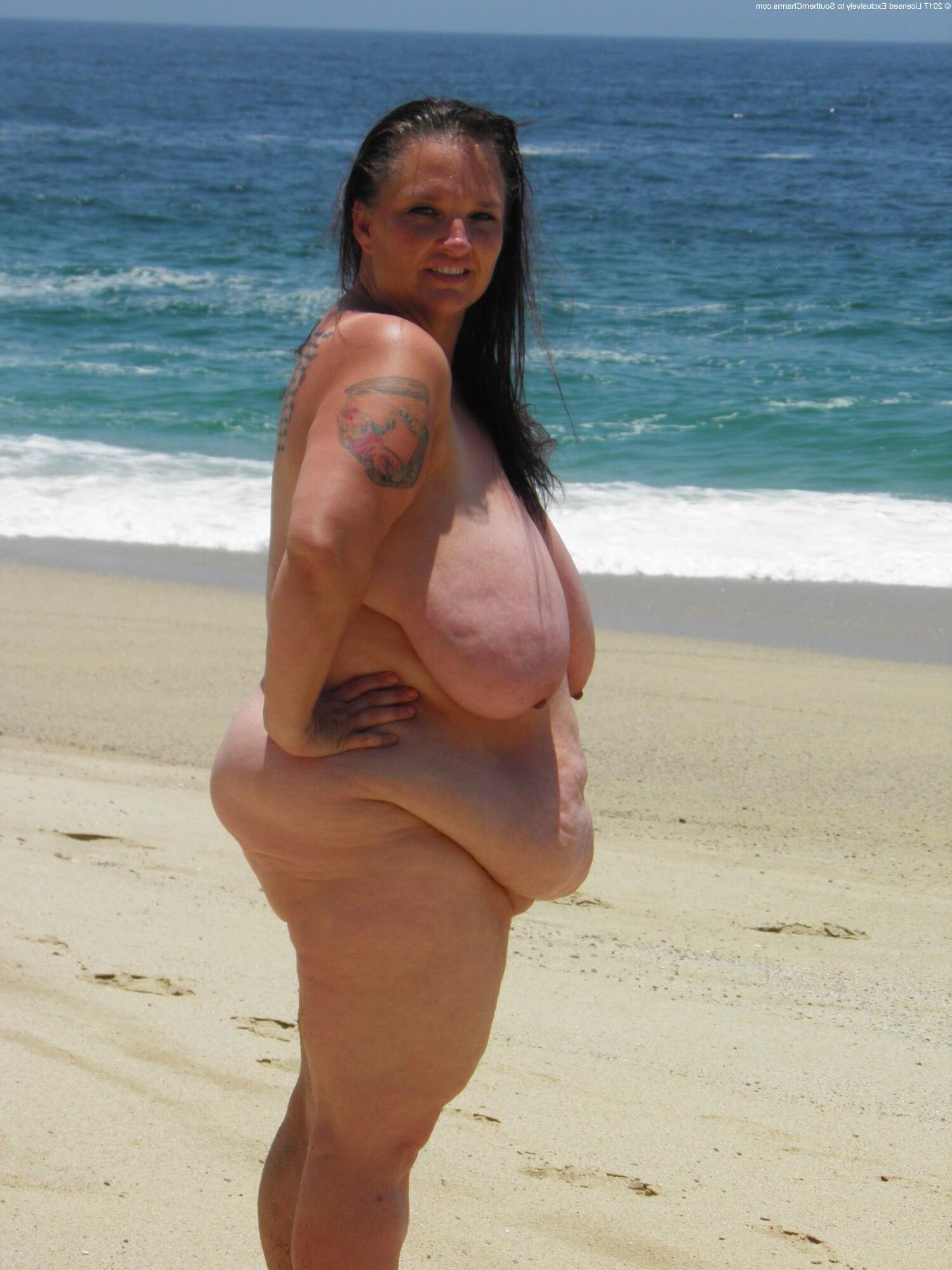 BBW Maxii Beach Babe con enormes tetas