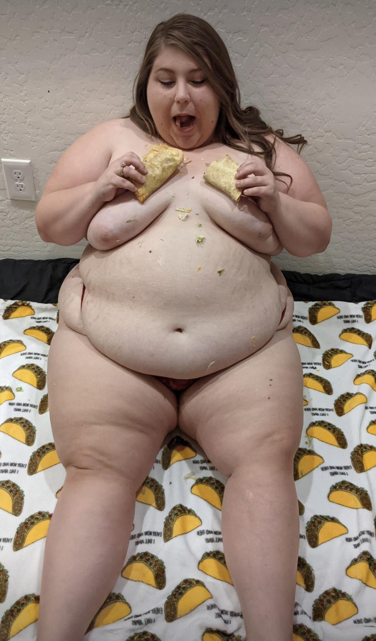 Linda jovem menina gorda