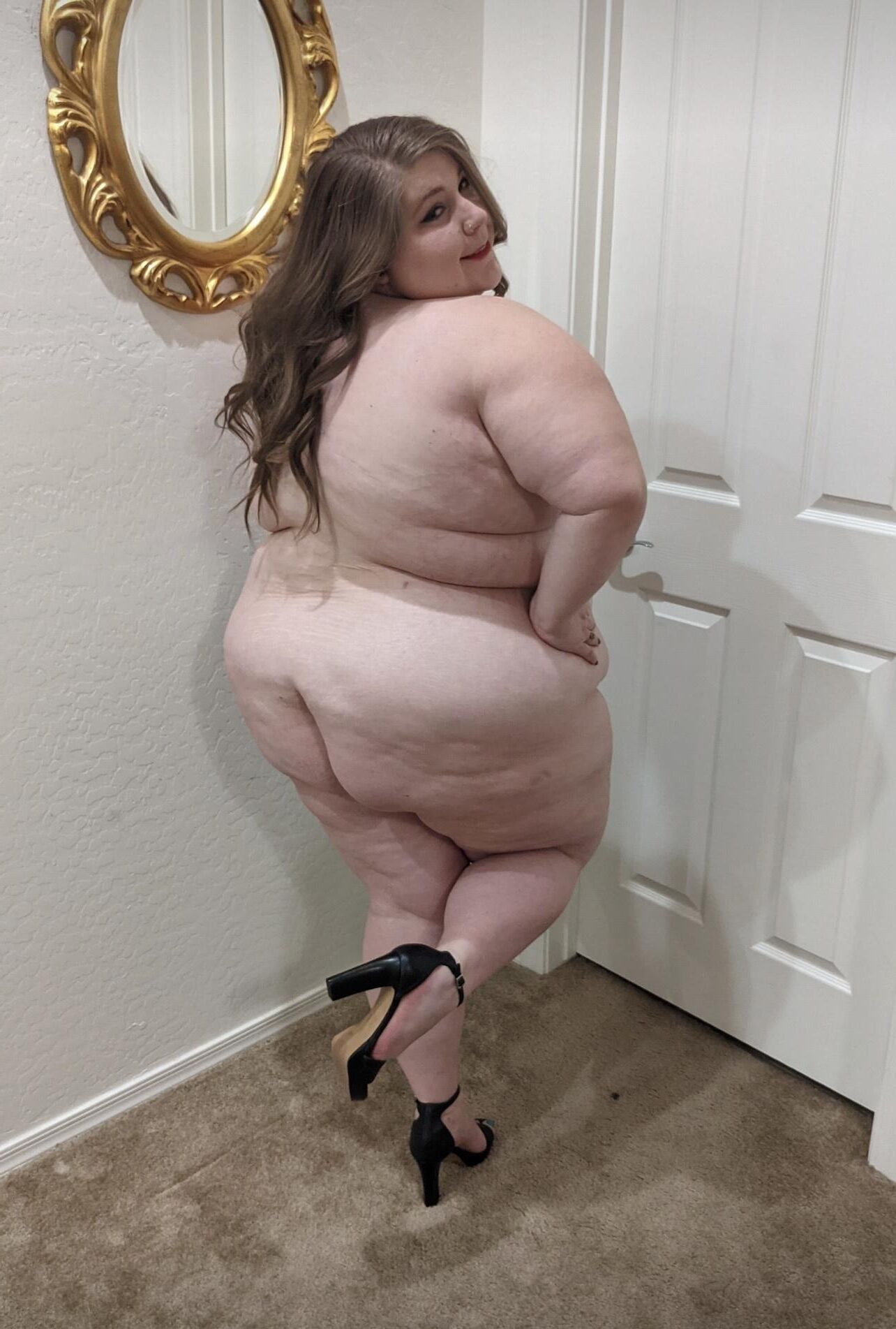 Linda jovem menina gorda