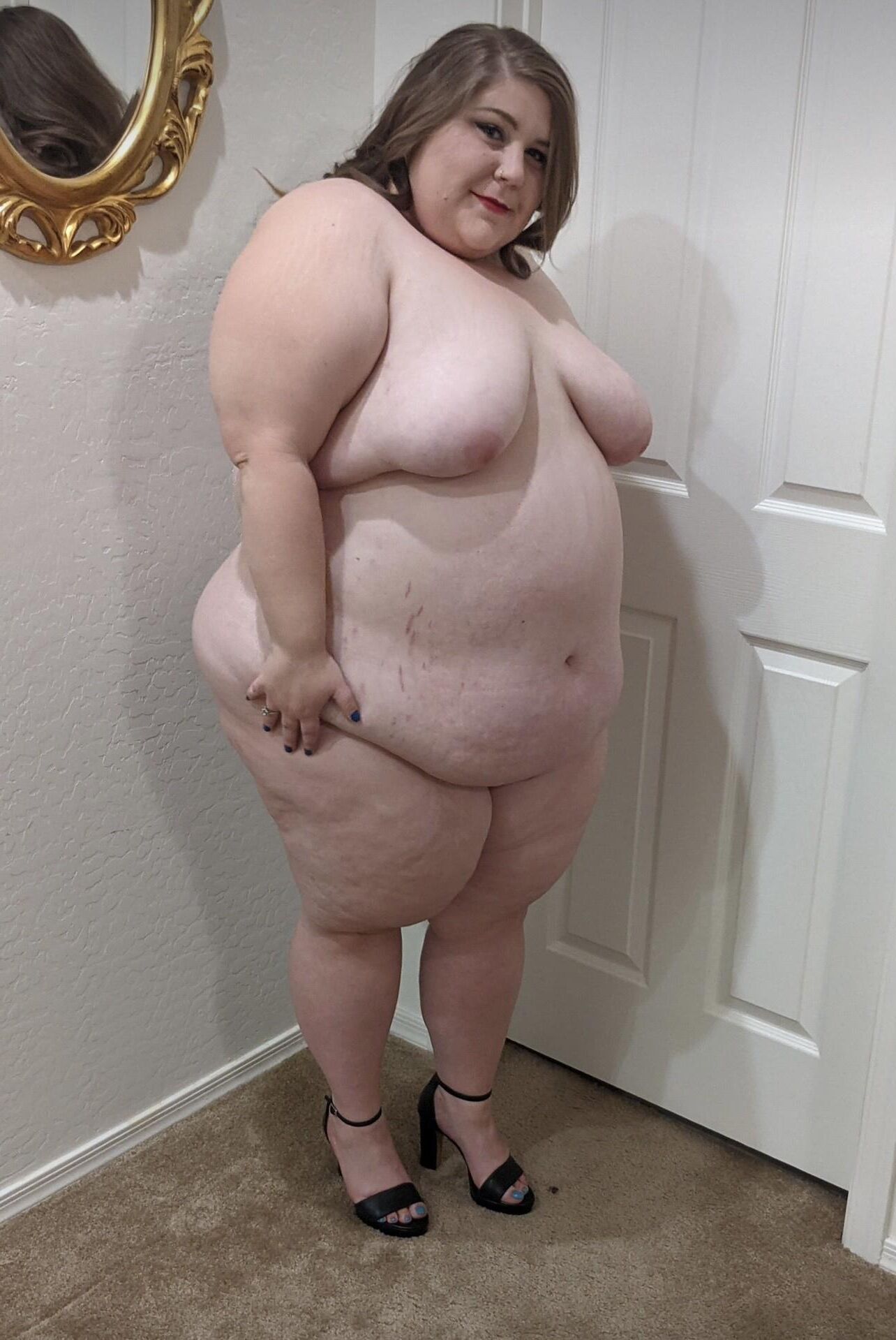 Linda jovem menina gorda