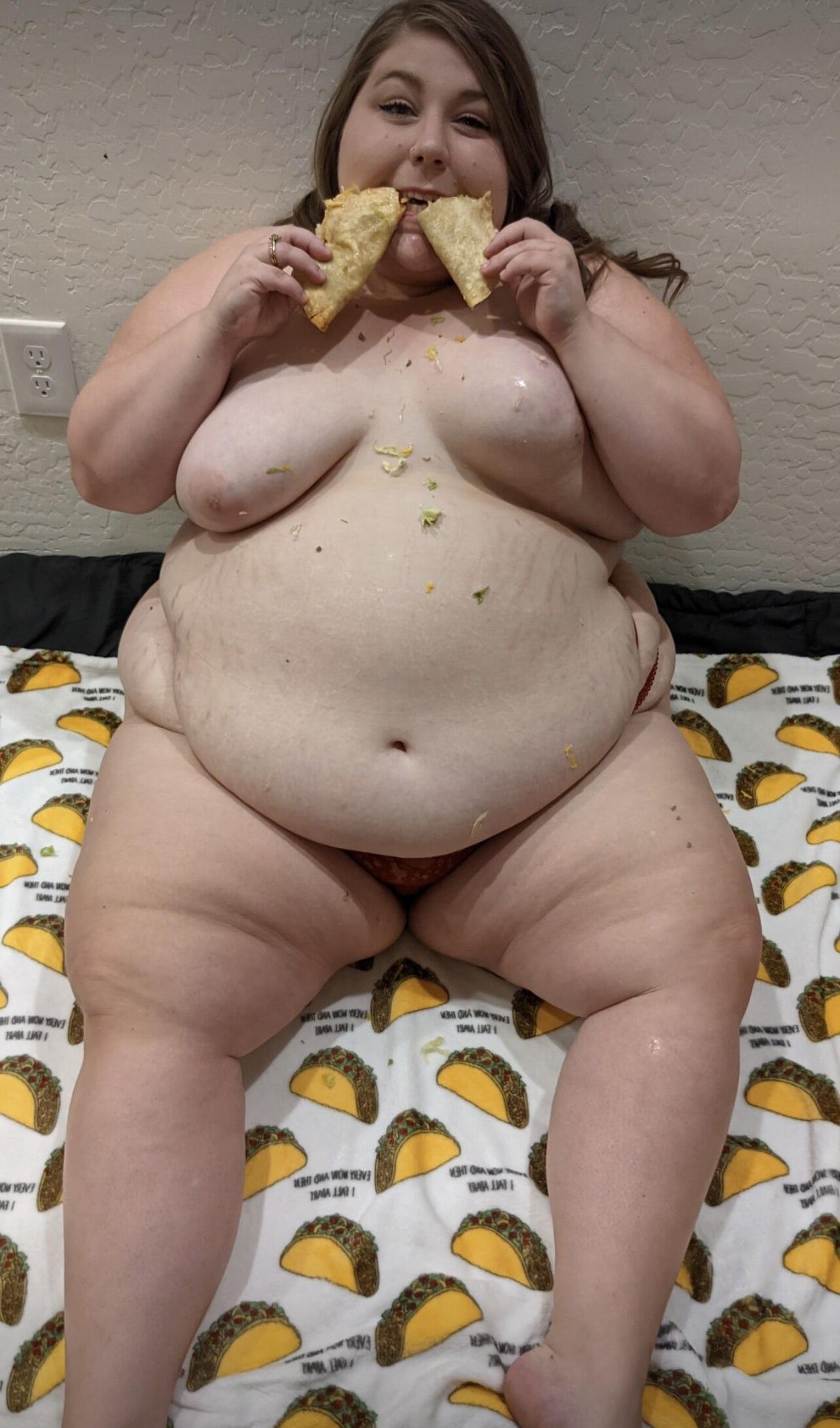 Linda jovem menina gorda