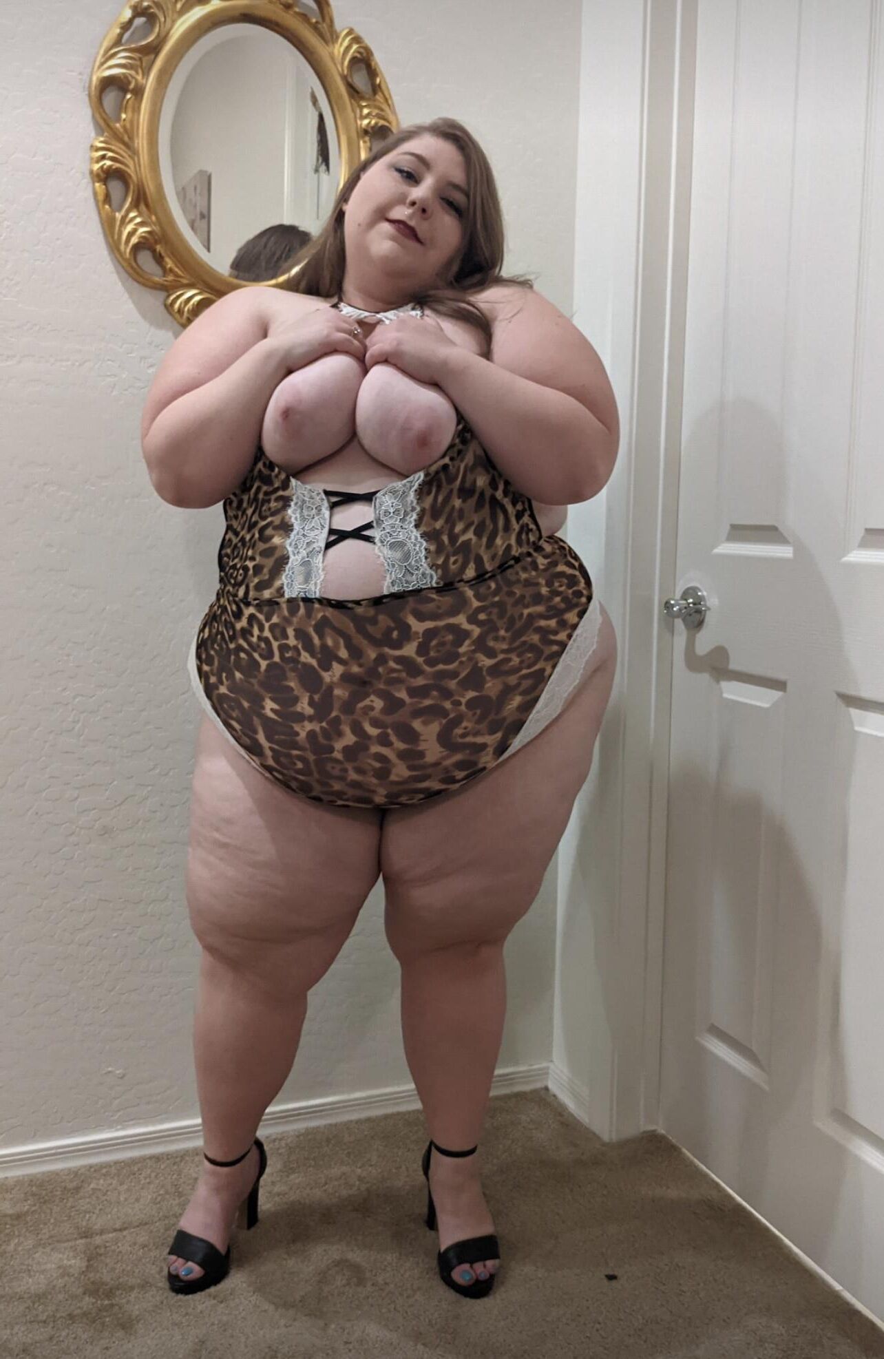 Linda jovem menina gorda