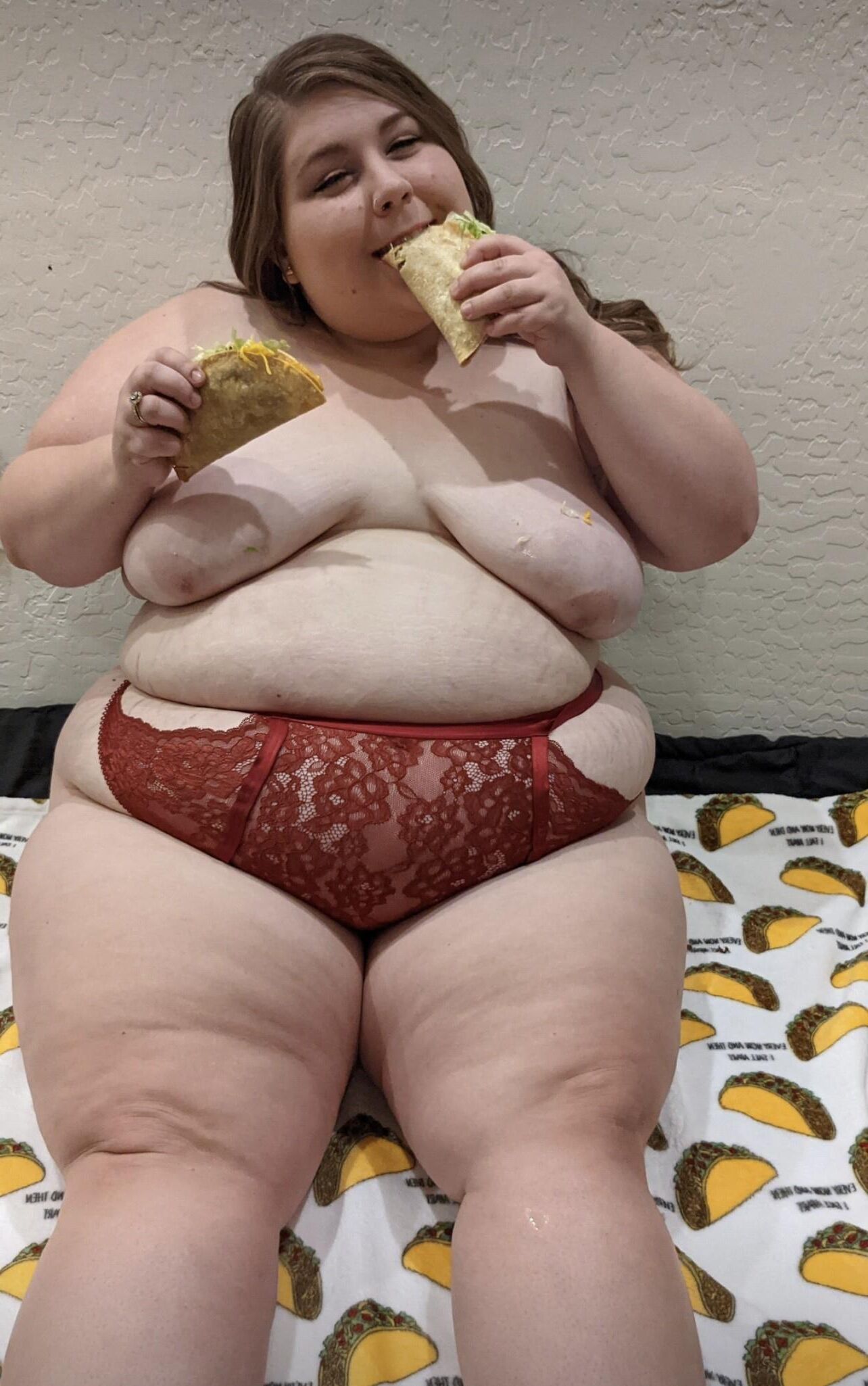 Linda jovem menina gorda