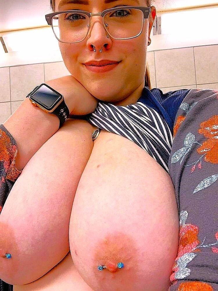 Hot Slutty BBW que trabaja en Walmart