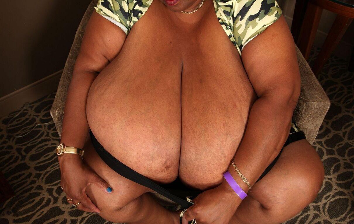 NORMA STITZ\'S LEGENDARY HUGE BOSOMS (plus rare cunt shot)