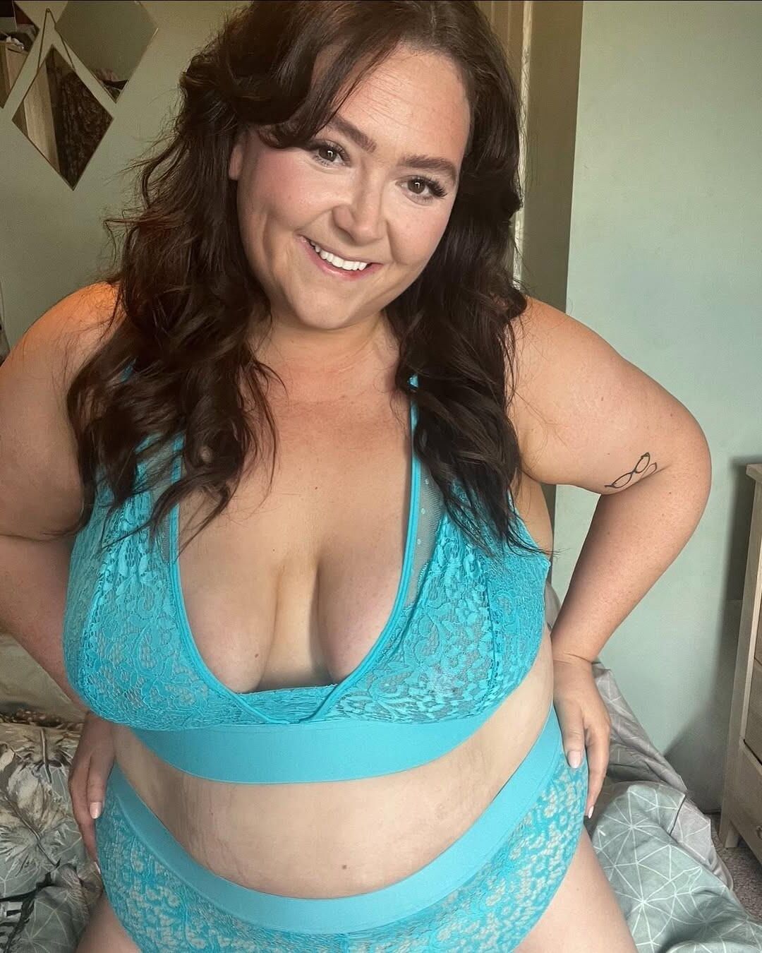 chubby insta babe