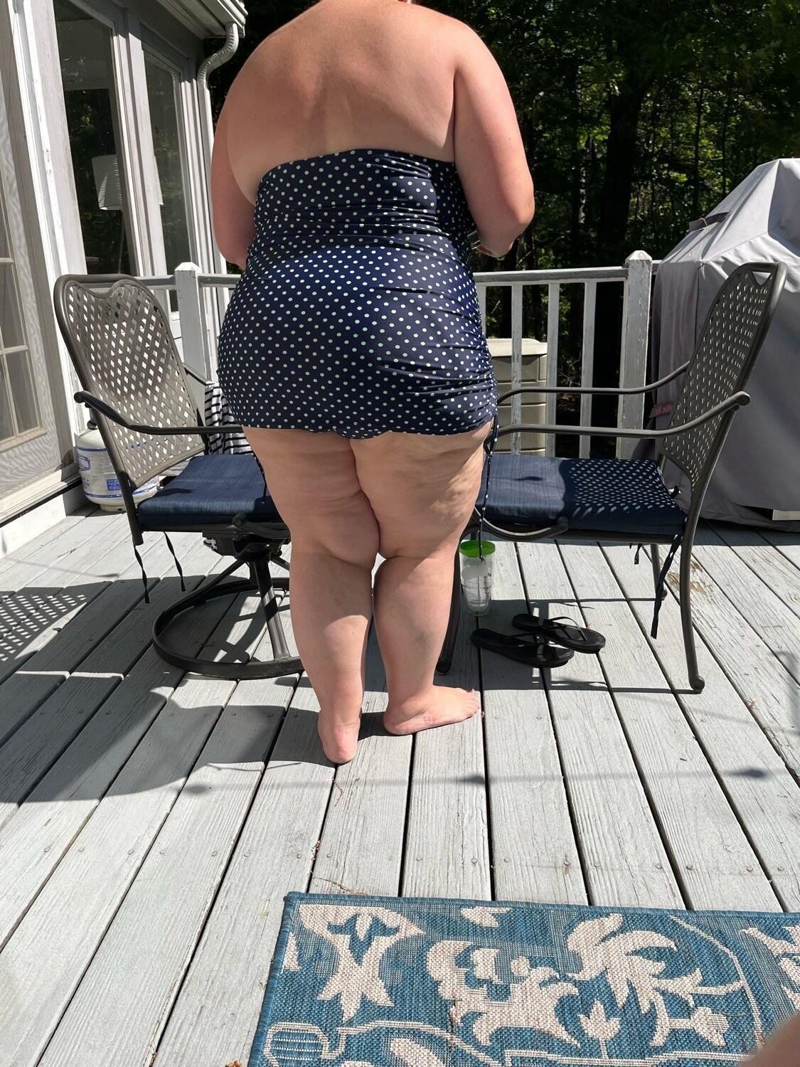 Traje de baño de lunares de bbw esposa