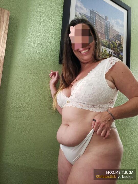 Amo sus grandes tetas, panza gorda y trasero de celulitis