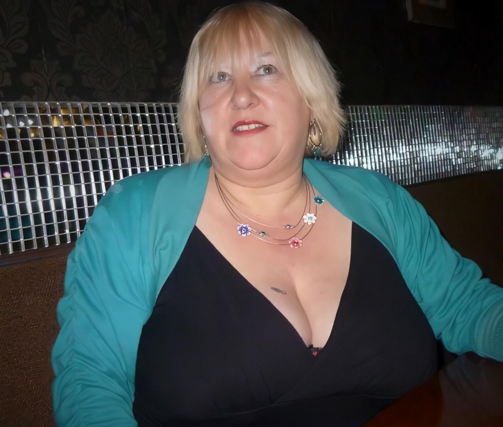 voll bekleidete sexy Milfs