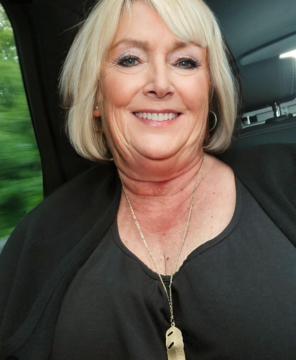 sexy milfs voll bekleidet