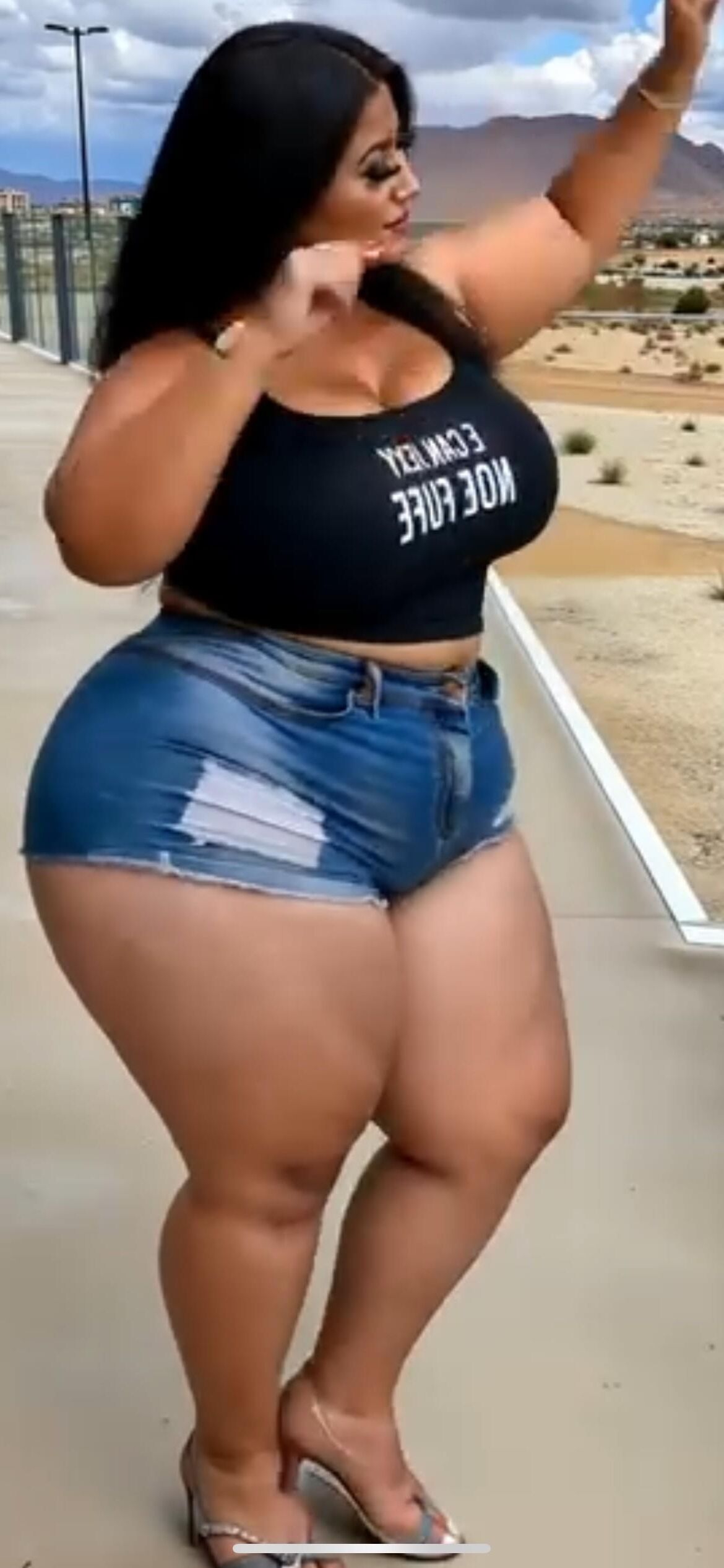 Hermosa SSBBW Morena regordeta hermosa