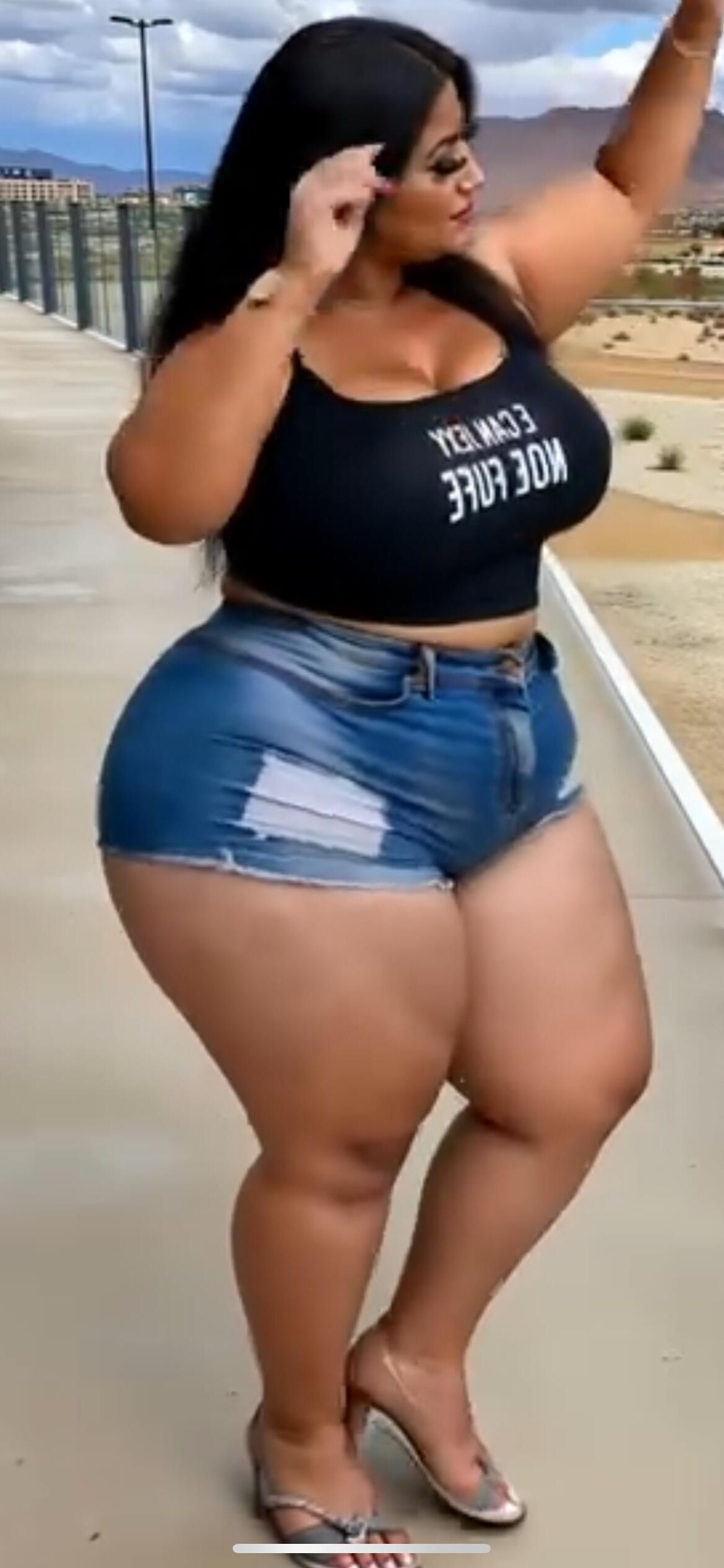 Hermosa SSBBW Morena regordeta hermosa