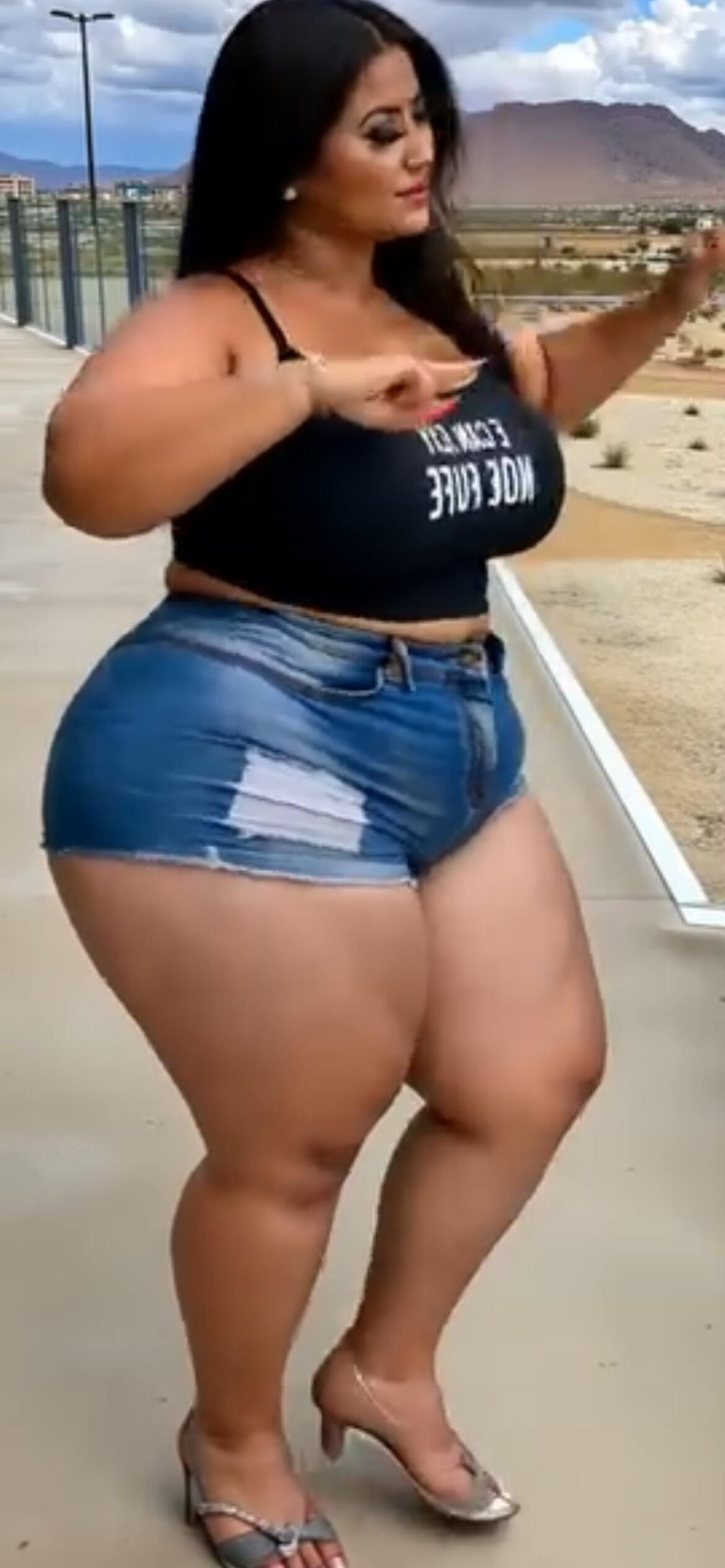 Hermosa SSBBW Morena regordeta hermosa