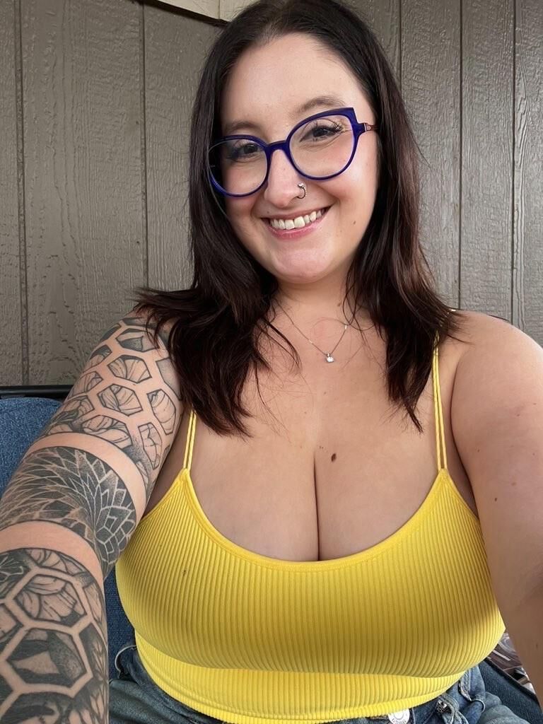 Veronica gran culo tetas enormes tatuadas bbw anal chica con gafas