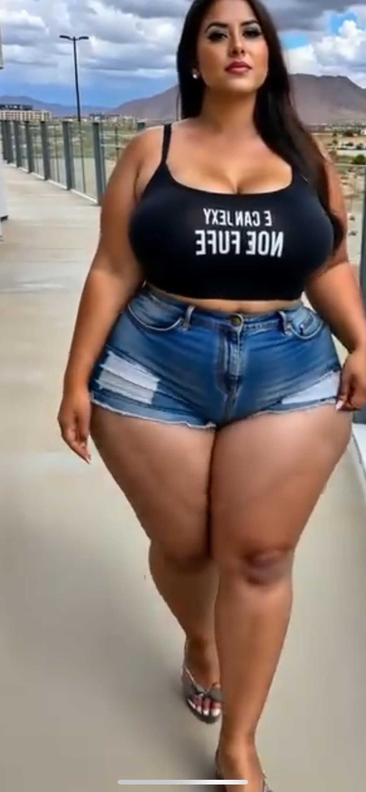 Hermosa SSBBW Morena regordeta hermosa