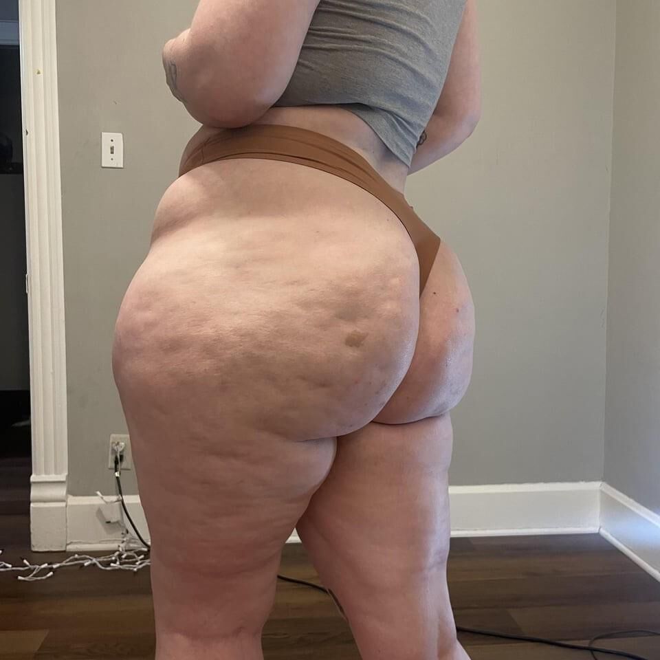 Big Cellulite Butts Are Good Cum Targets 