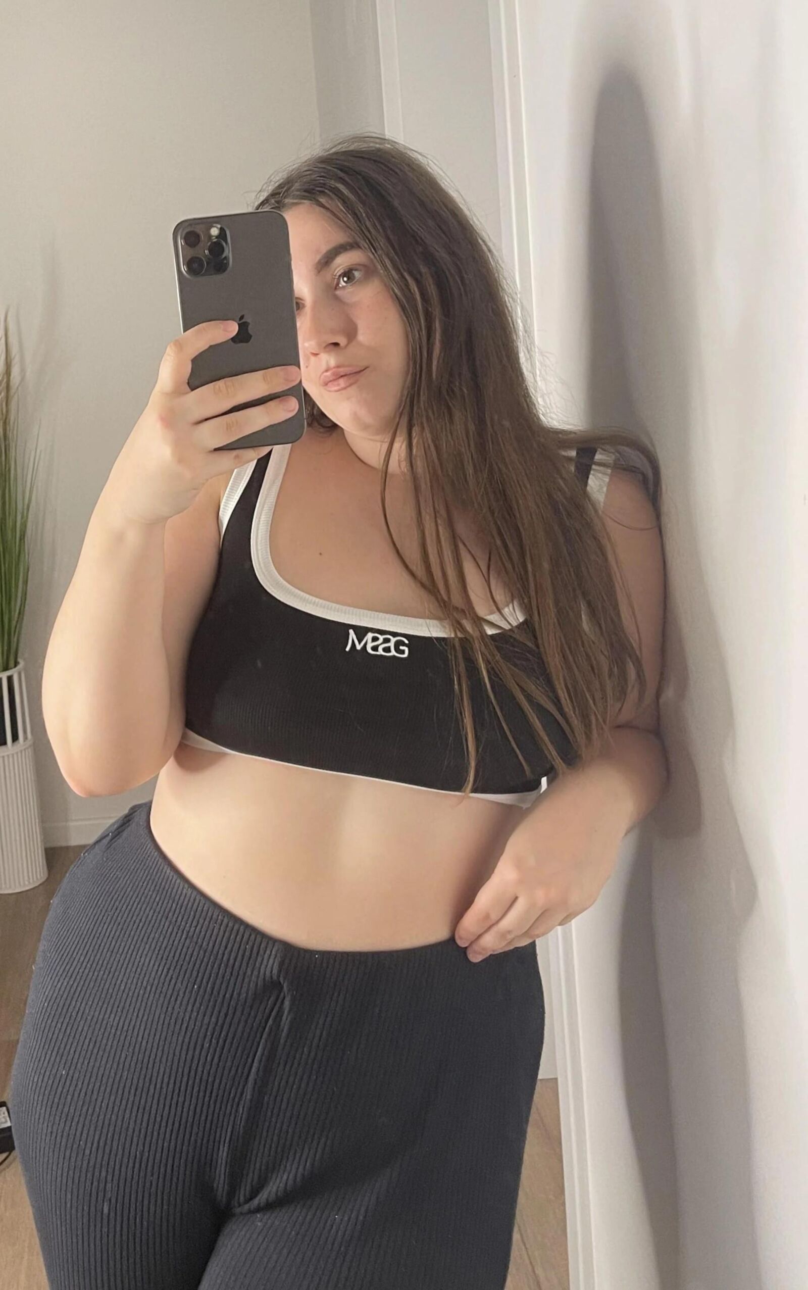 Chubby Chav Slut con pequeños saggers y culo gordo