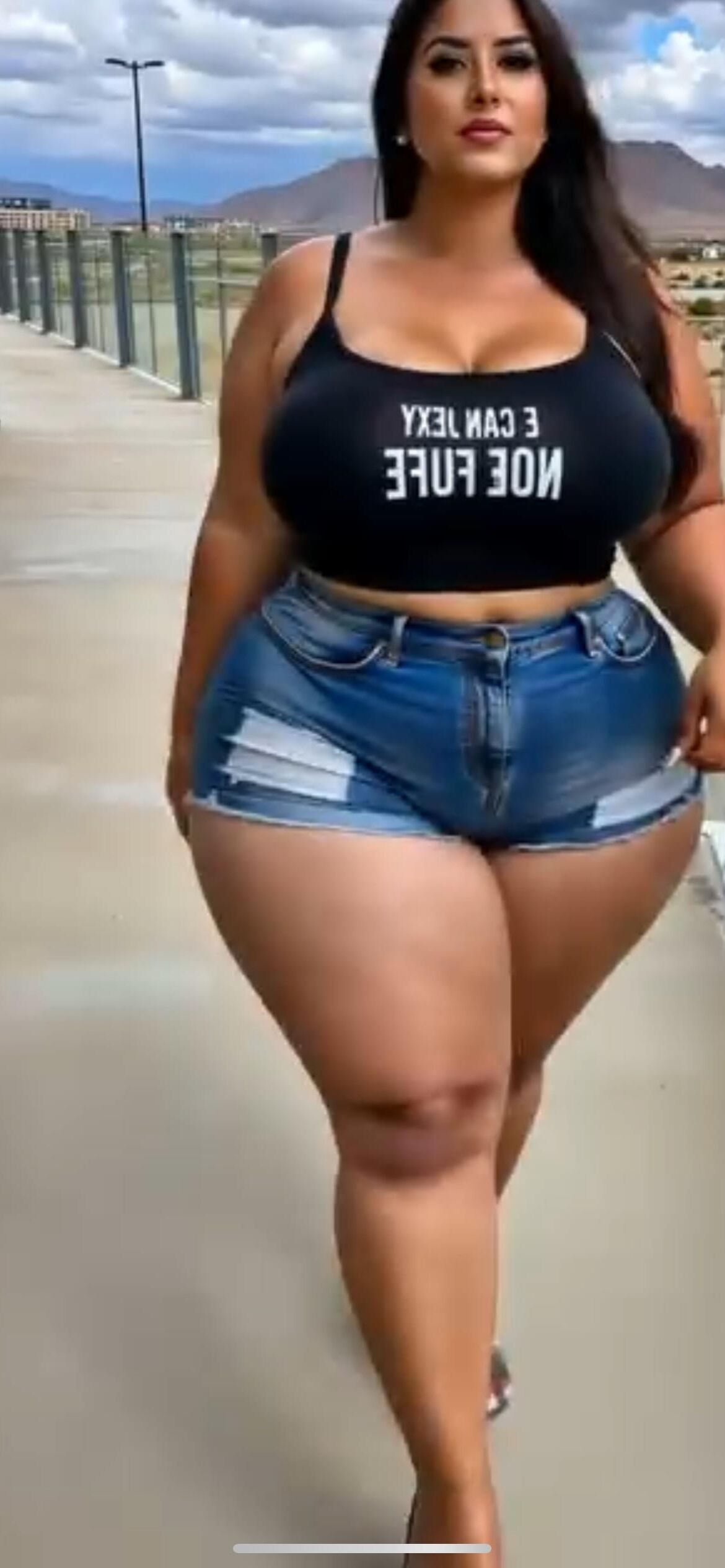 Hermosa SSBBW Morena regordeta hermosa