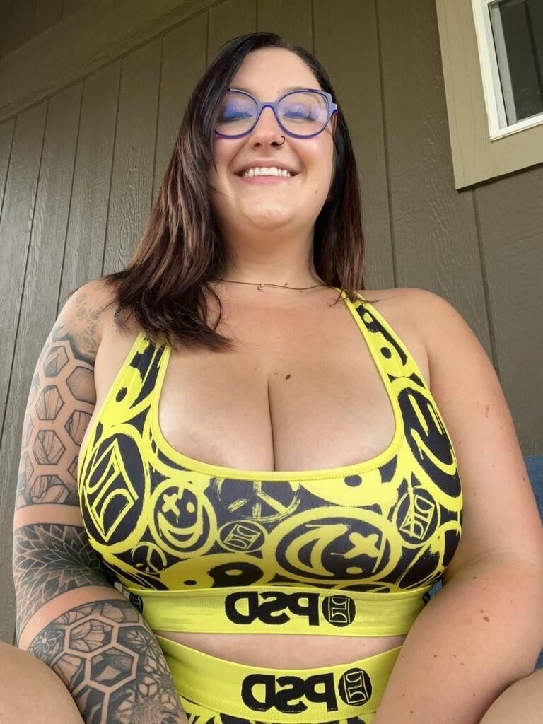 Veronica Big Ass Huge Tits Tattooed BBW Anal Girl with Glasses