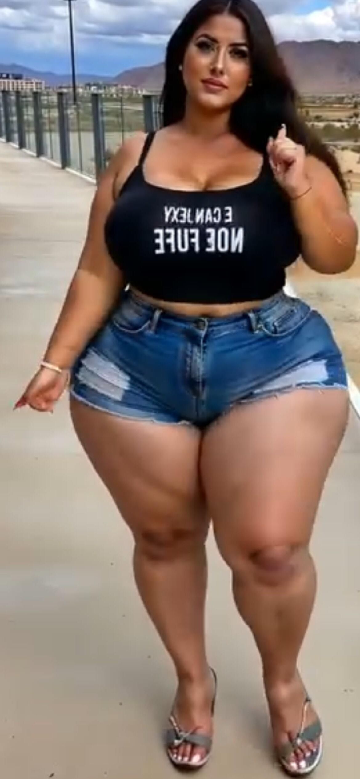 Hermosa SSBBW Morena regordeta hermosa