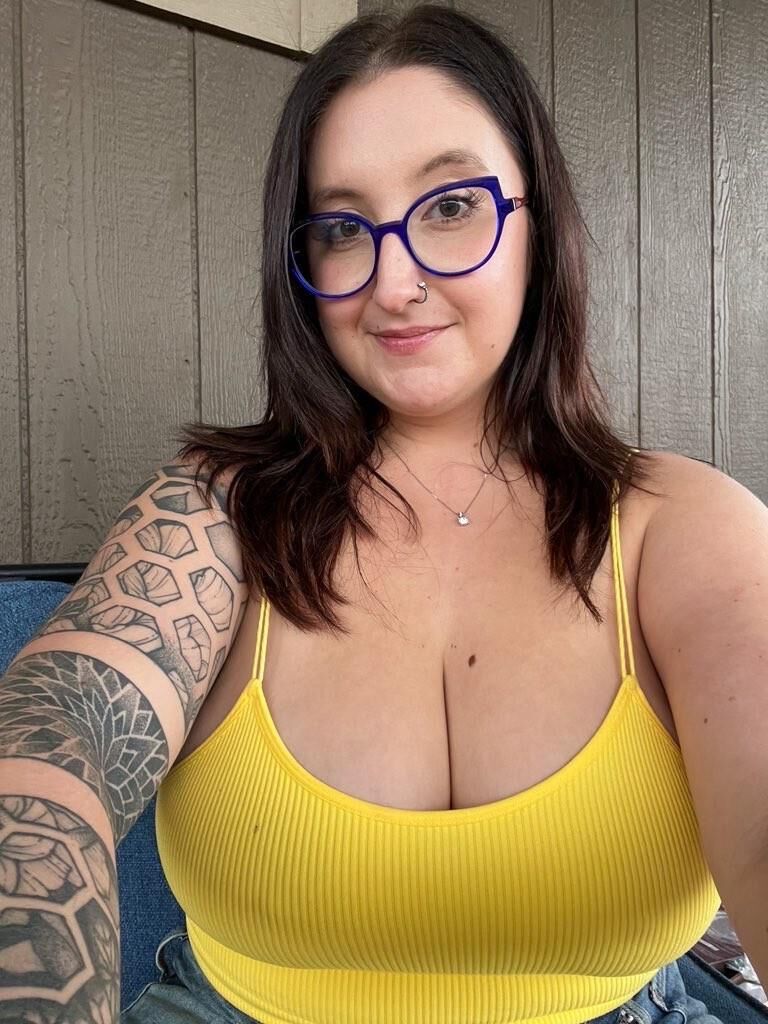 Veronica Big Ass Huge Tits Tattooed BBW Anal Girl with Glasses