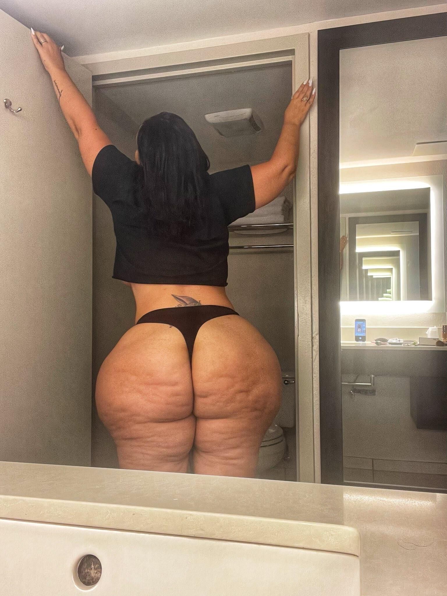 Misshourglass Huge Ass Big Tits Gorgeous Milf Mixed Hot Shots