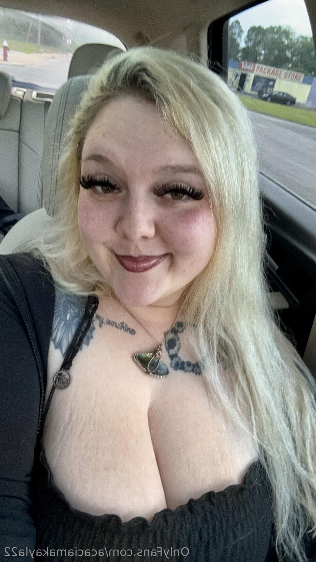 Kayla Huge Ass Big Boobs Blonde BBW Tattooed Girl Mixed Hot Shot