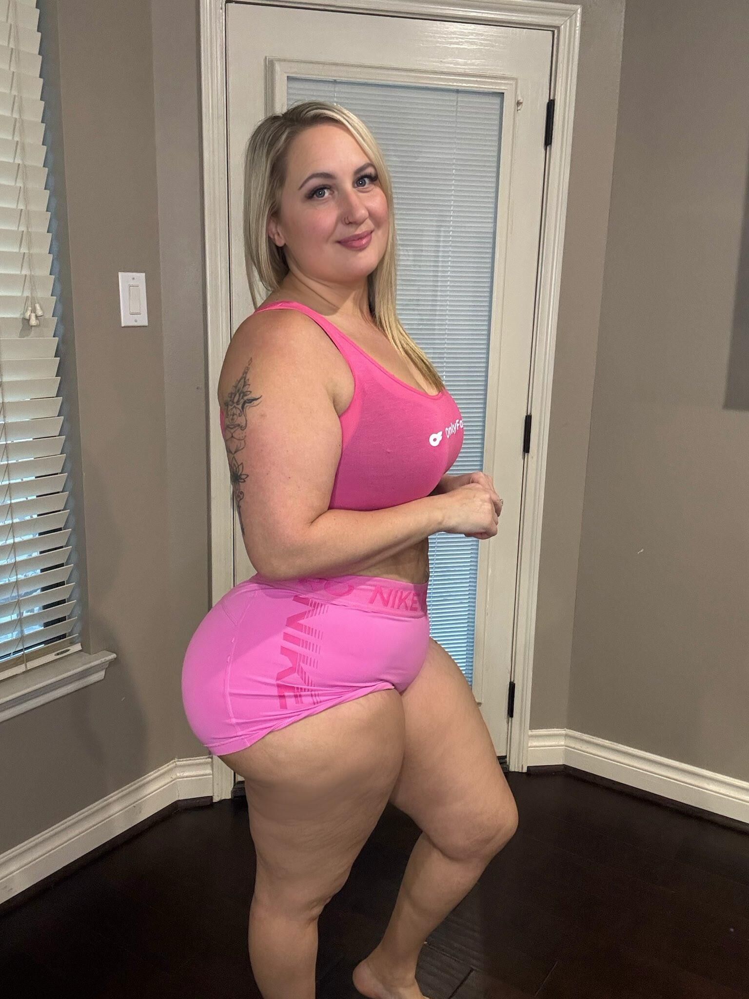 Hollie Huge Ass Big Boobs Blonde Milf Mixed Hot Photos