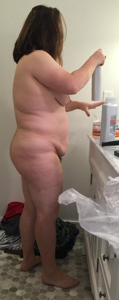 BBW Wife Jennifer Showering