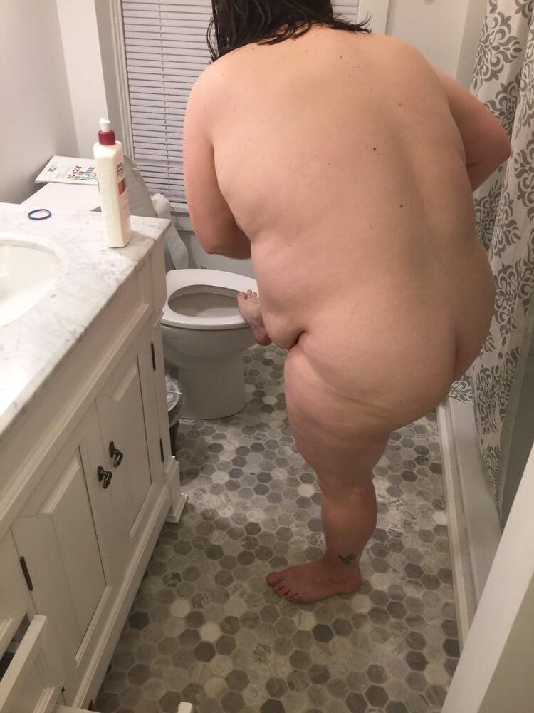 BBW Wife Jennifer Showering