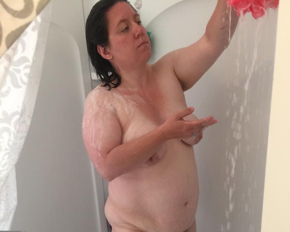 BBW Wife Jennifer Showering