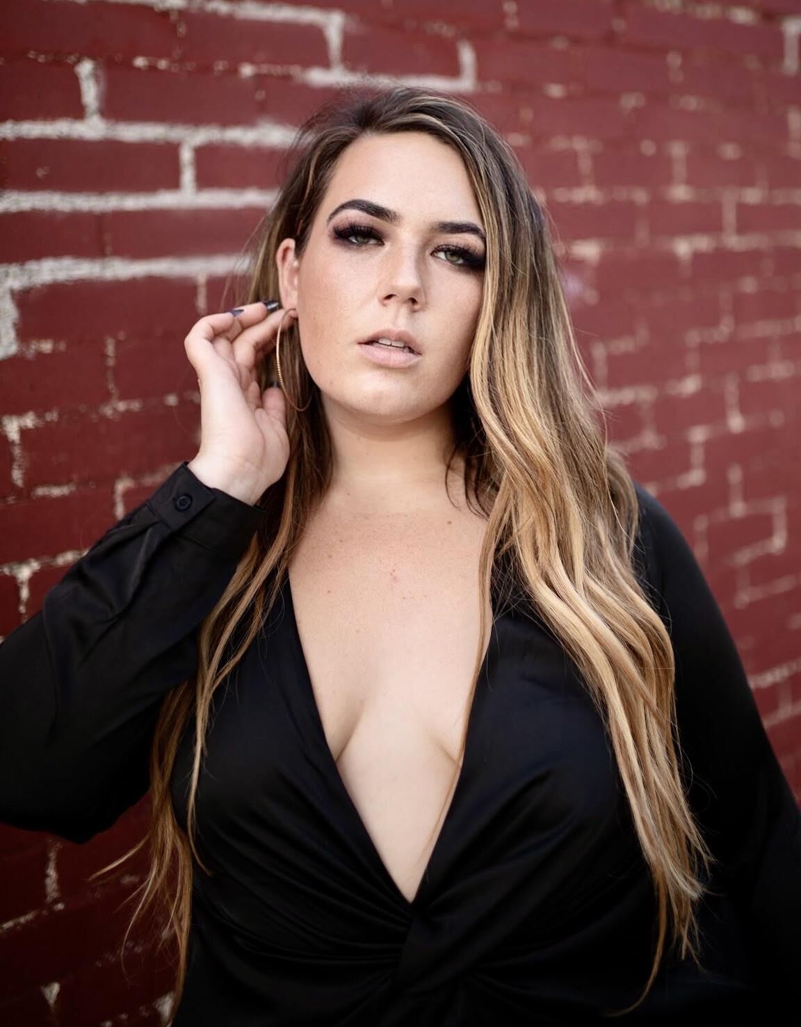 ALX Huge Ass Gorgeous Singer BBW Anal Girl Mixed Hot Photos