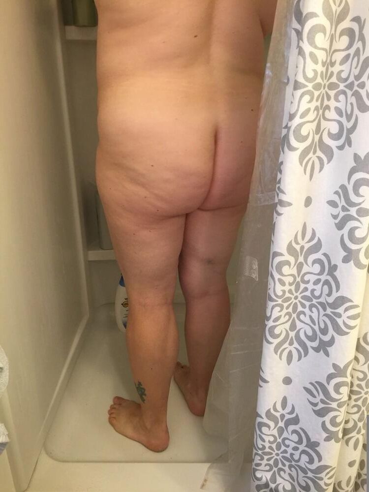 BBW Wife Jennifer Showering