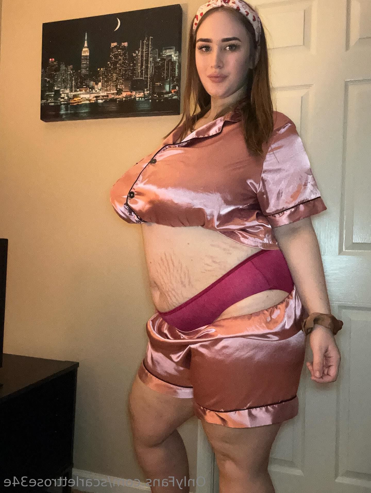 Scarlette énormes seins BEAUTÉ CURVY BBW GIRL METT MIELD HOT