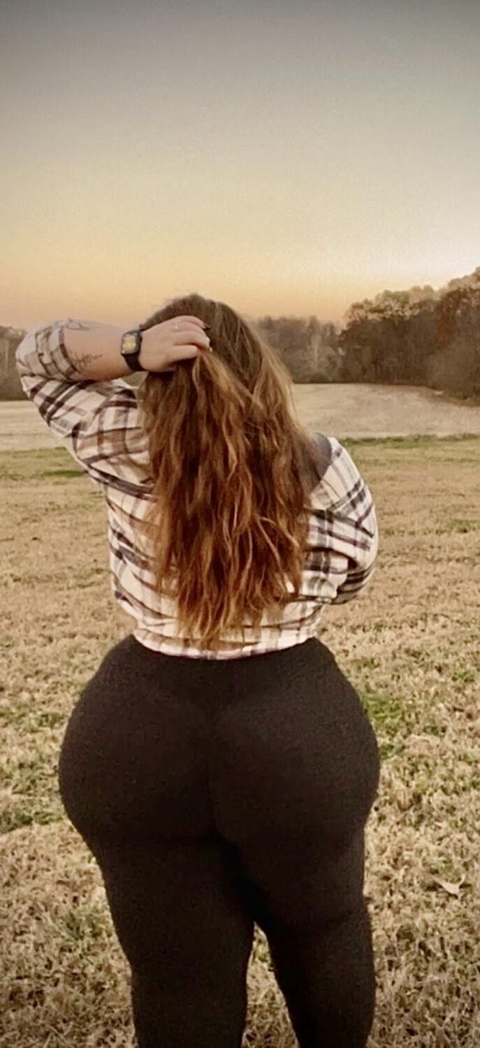 Bella énorme cul gros seins beauté bbw tik toker girl mixte hot pho