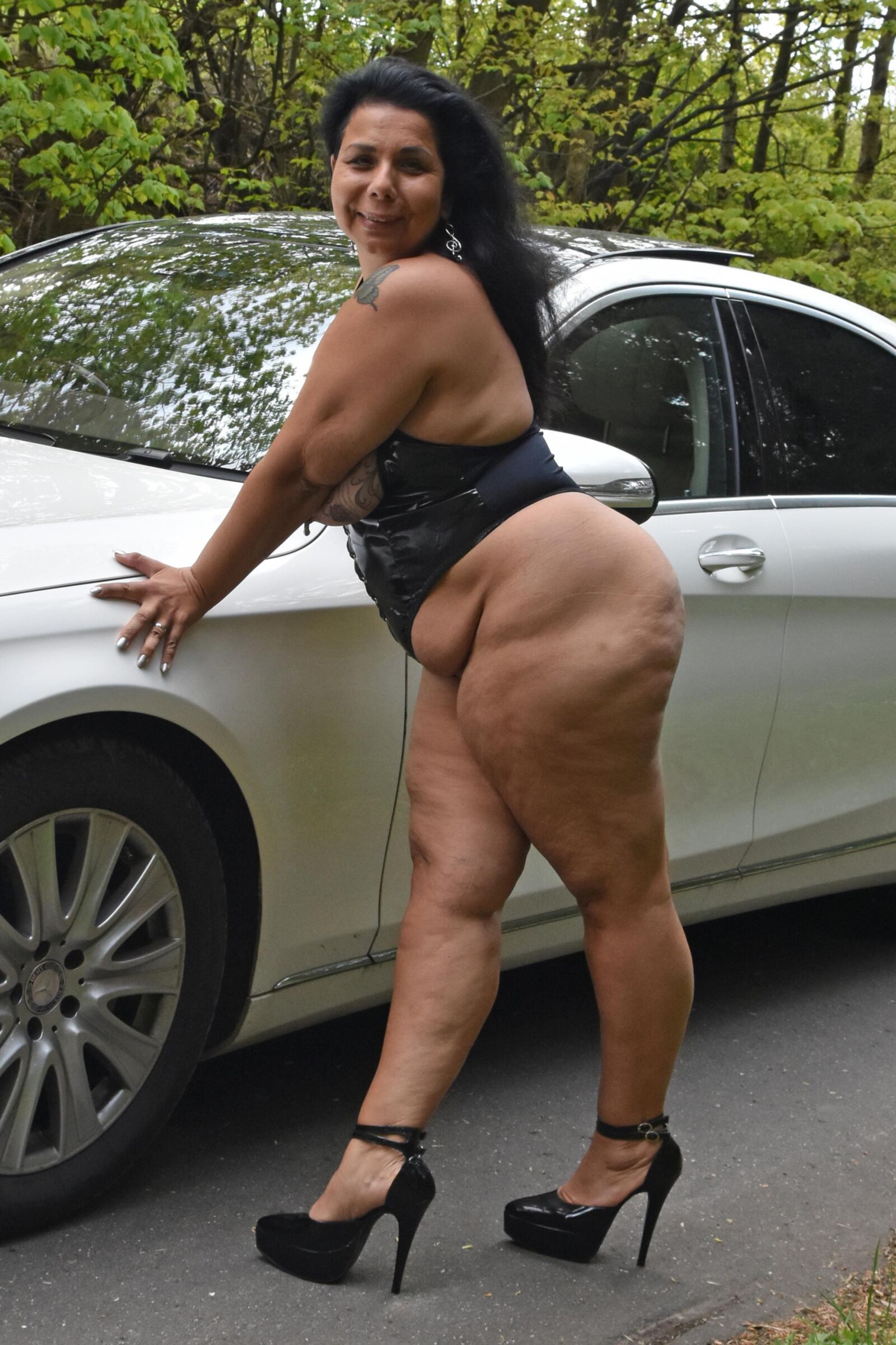 WebSlut Susana habillé en pute à l'extérieur