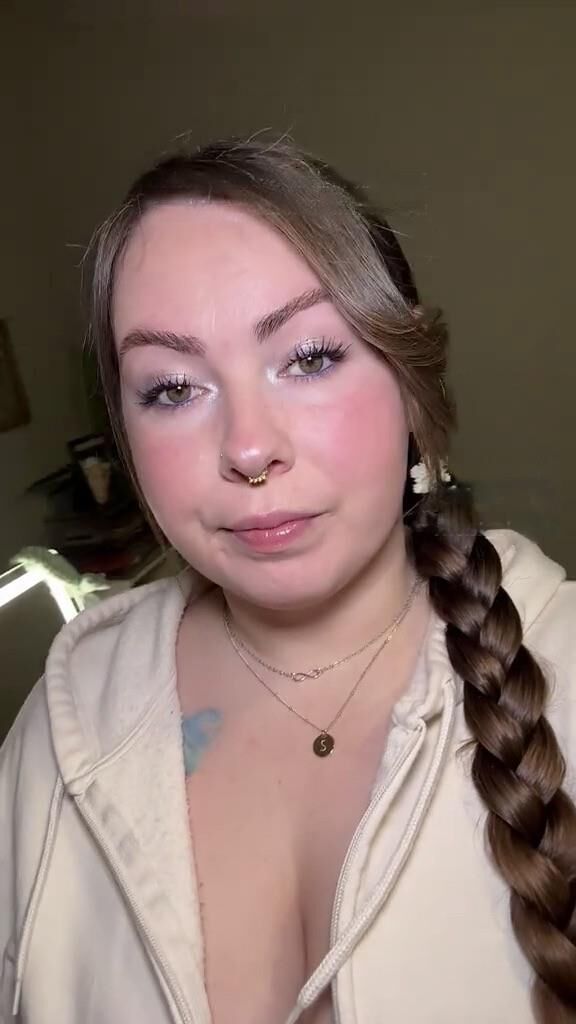 Bella énorme cul gros seins beauté bbw tik toker girl mixte hot pho