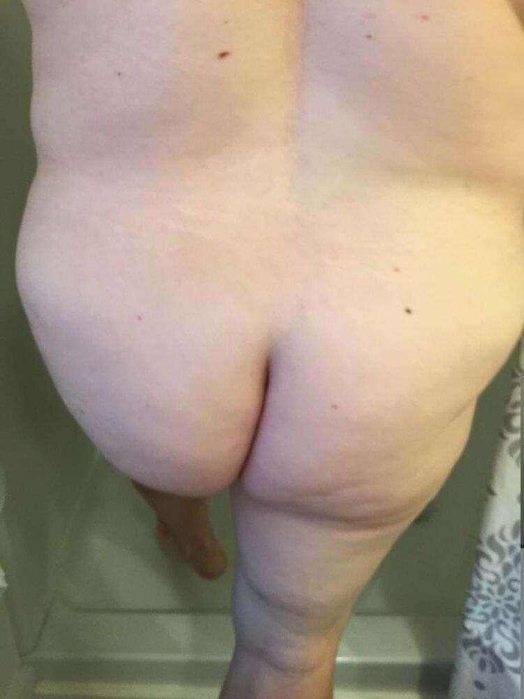 BBW Wife Jennifer Showering