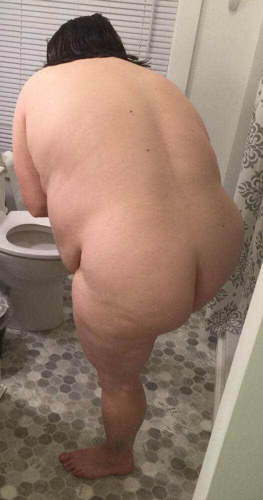BBW Wife Jennifer Showering
