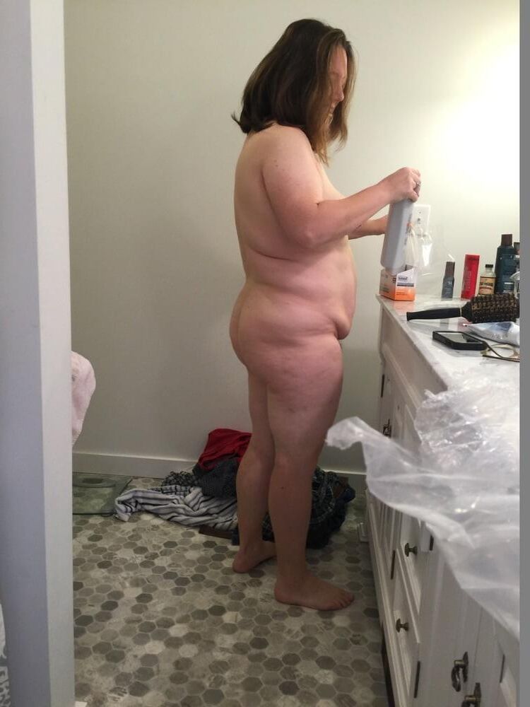 BBW Wife Jennifer Showering